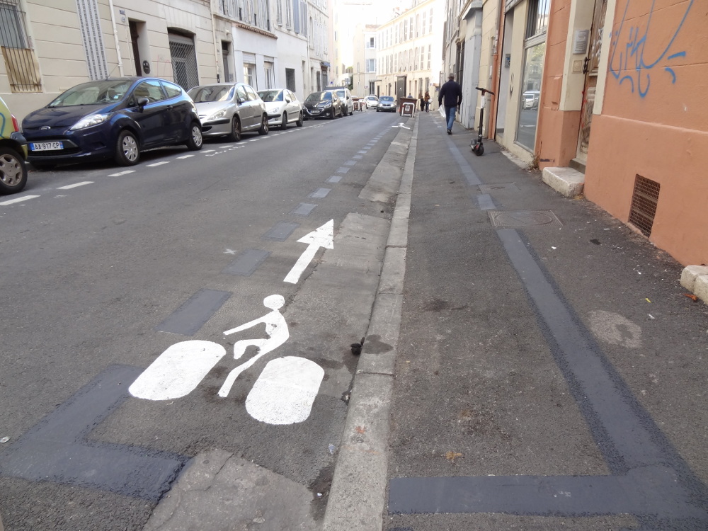 Rue de Bruys, Marseille, double-sens cyclable, vélo, bicyclette