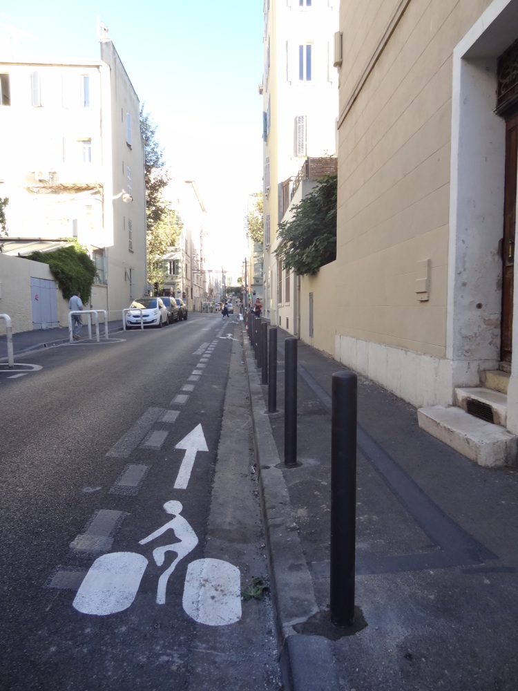 Rue de Bruys, Marseille, double-sens cyclable, vélo, bicyclette