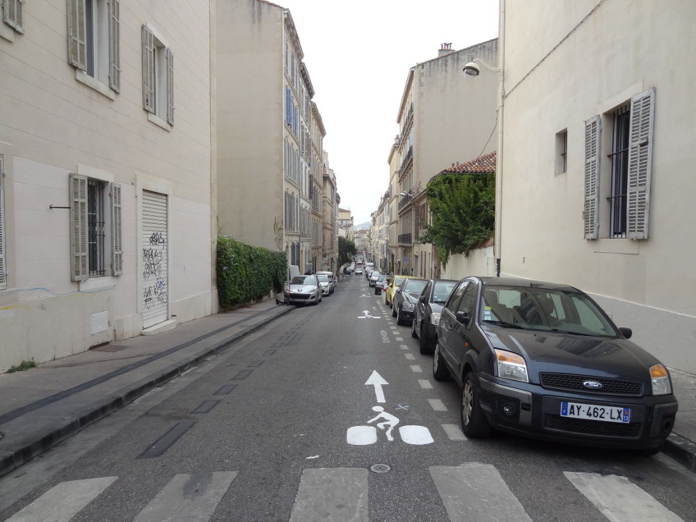 Rue de Bruys, marseille, double-sens cyclable, vélo, bicyclette, voitures