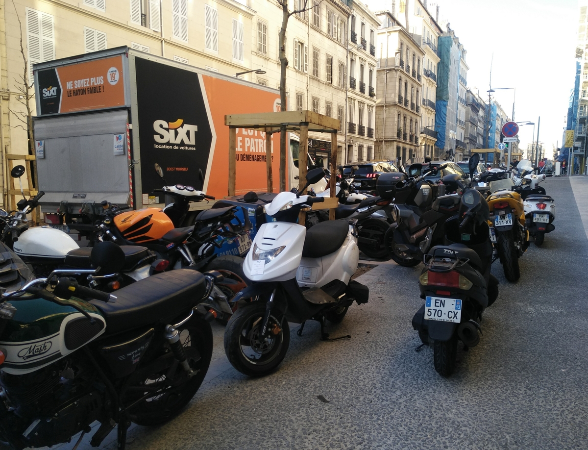 Cours Lieutaud, Marseille, pistes cyclables, aménagement, voirie, scotters, motos