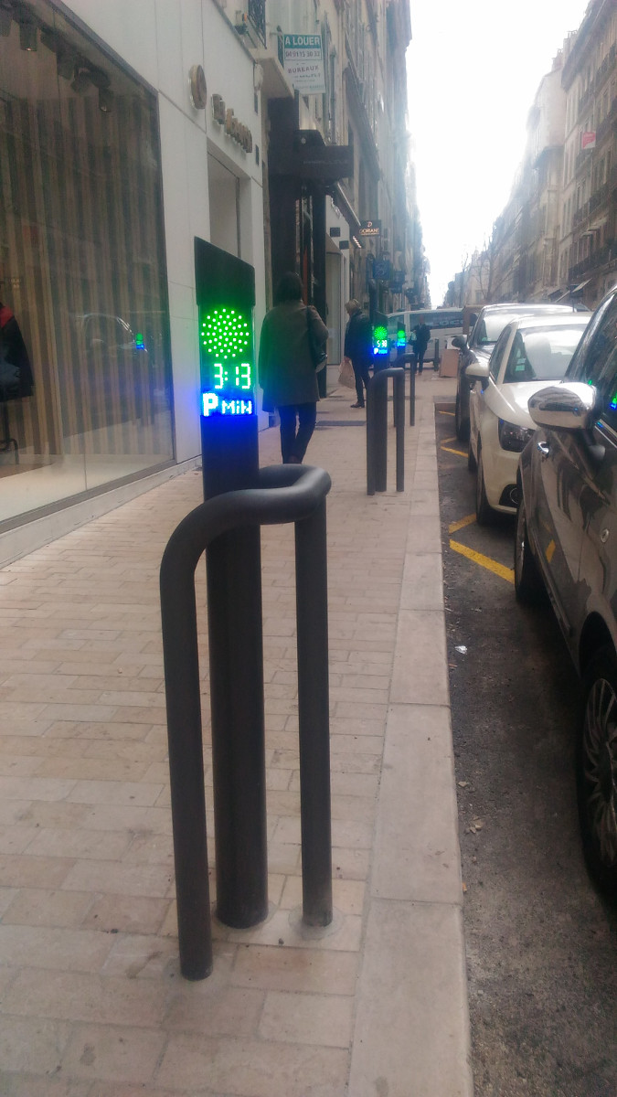 Rue Paradis stationnement voiture